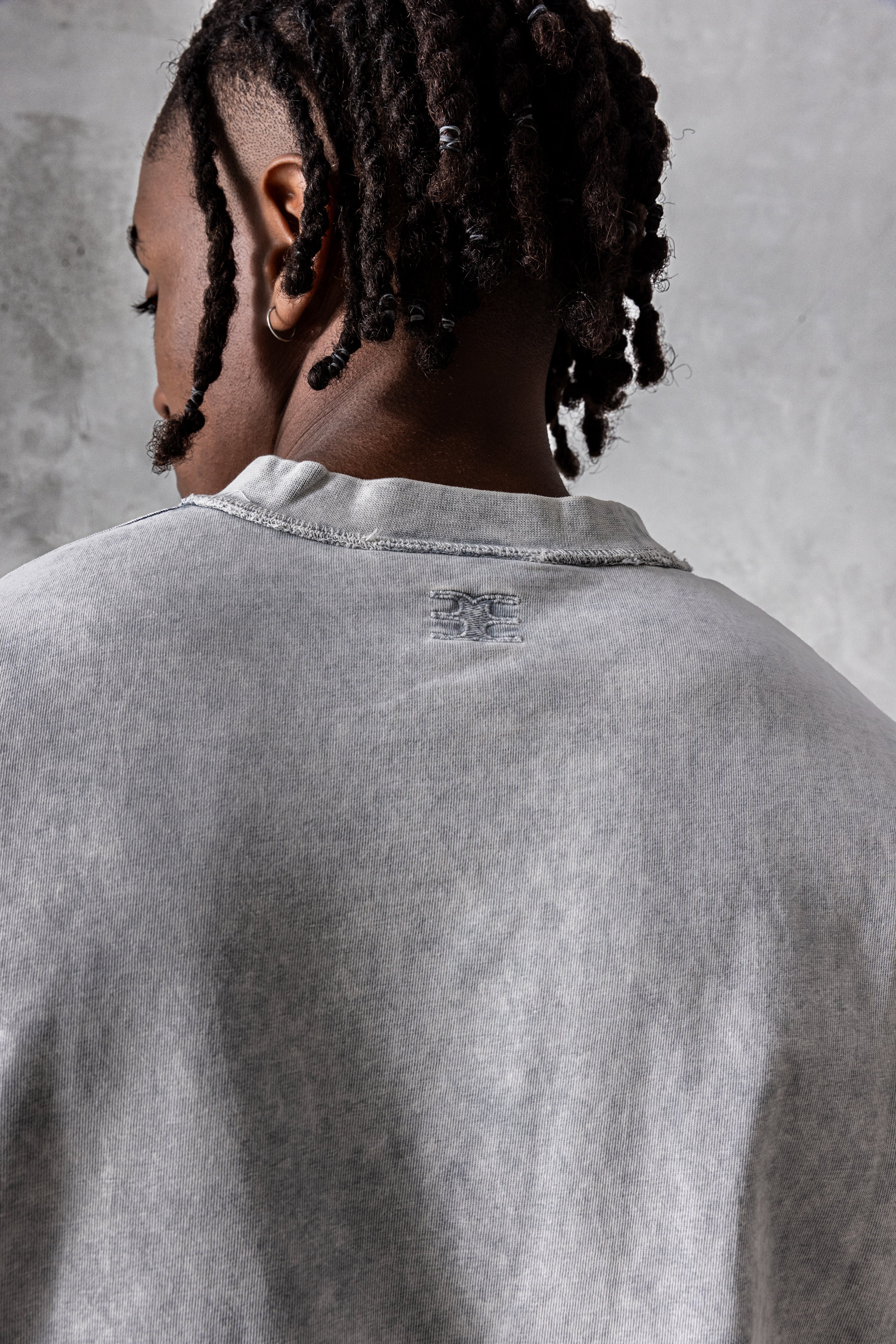 UPSIDE T GREY